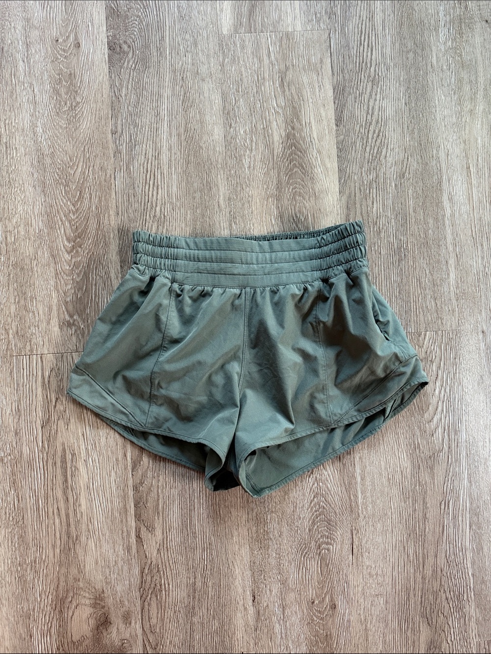Lululemon Hotty Hot High Rise 2.5” Running Shorts Grey Eucalyptus 4